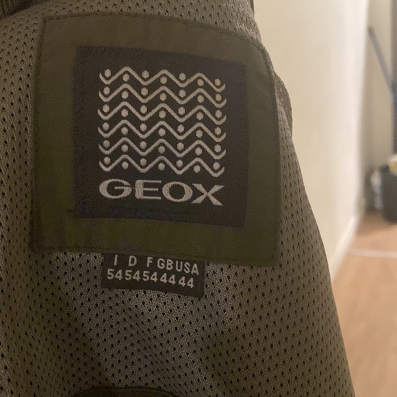 Geox Jacket/Windbreaker great condition. Barely worn - Picture 4 of 4